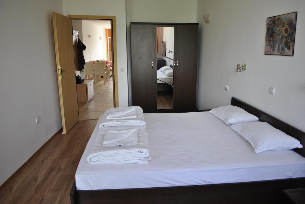 Julia Family Apartments Pantai Sunny Bilik gambar